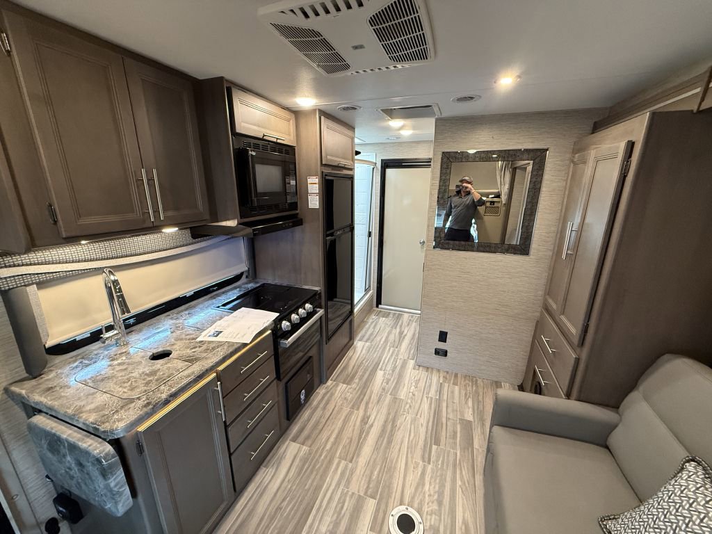 Used 2023 Ford E-450 and Econoline 450 Super Duty w/ Motorhome Prep Package image 85