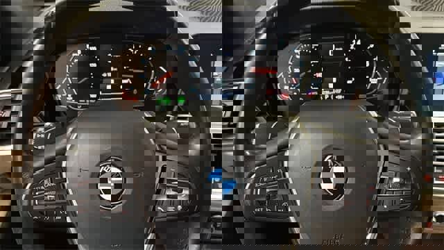 Used 2021 BMW 330i xDrive Sedan w/ Driving Assistance Package image 17