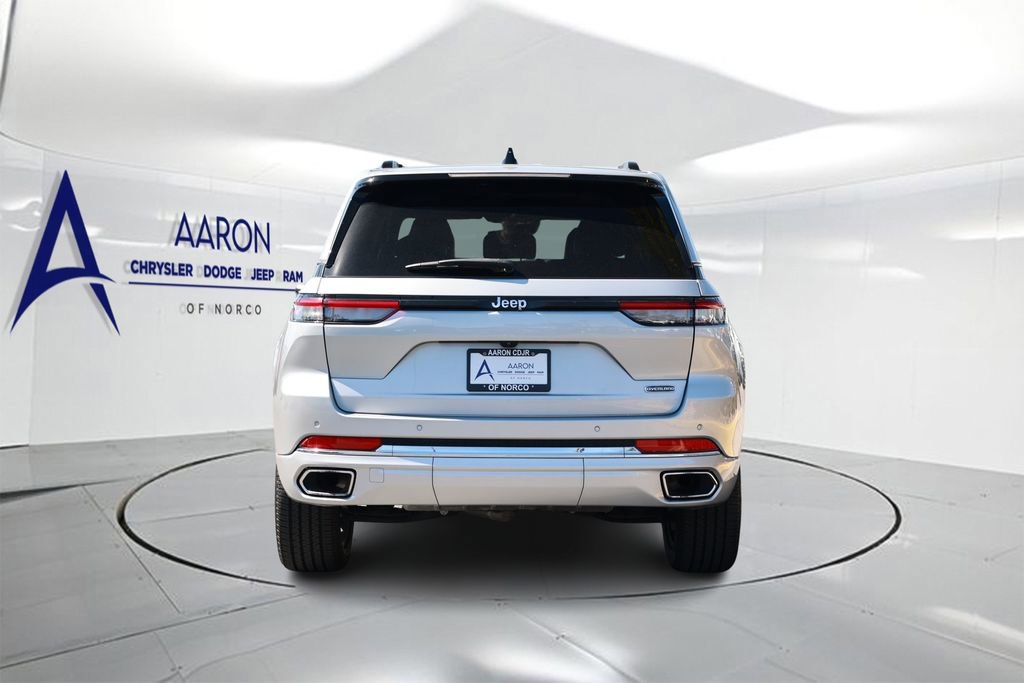 Used 2023 Jeep Grand Cherokee Overland RWD image 3