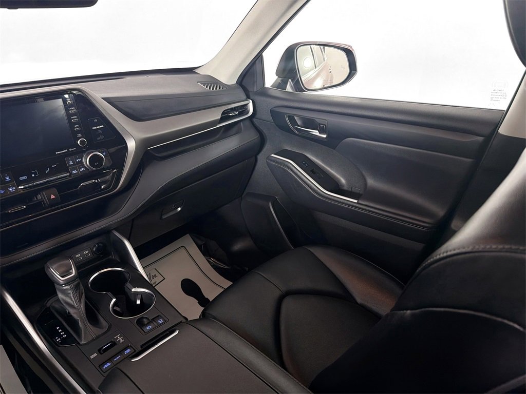 Used 2022 Toyota Highlander XLE image 21