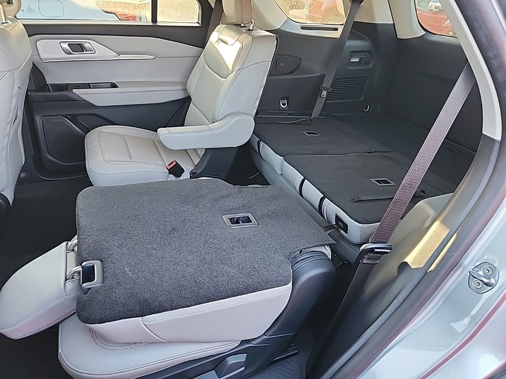 New 2025 Ford Explorer Active w/ Active Comfort Package image 32