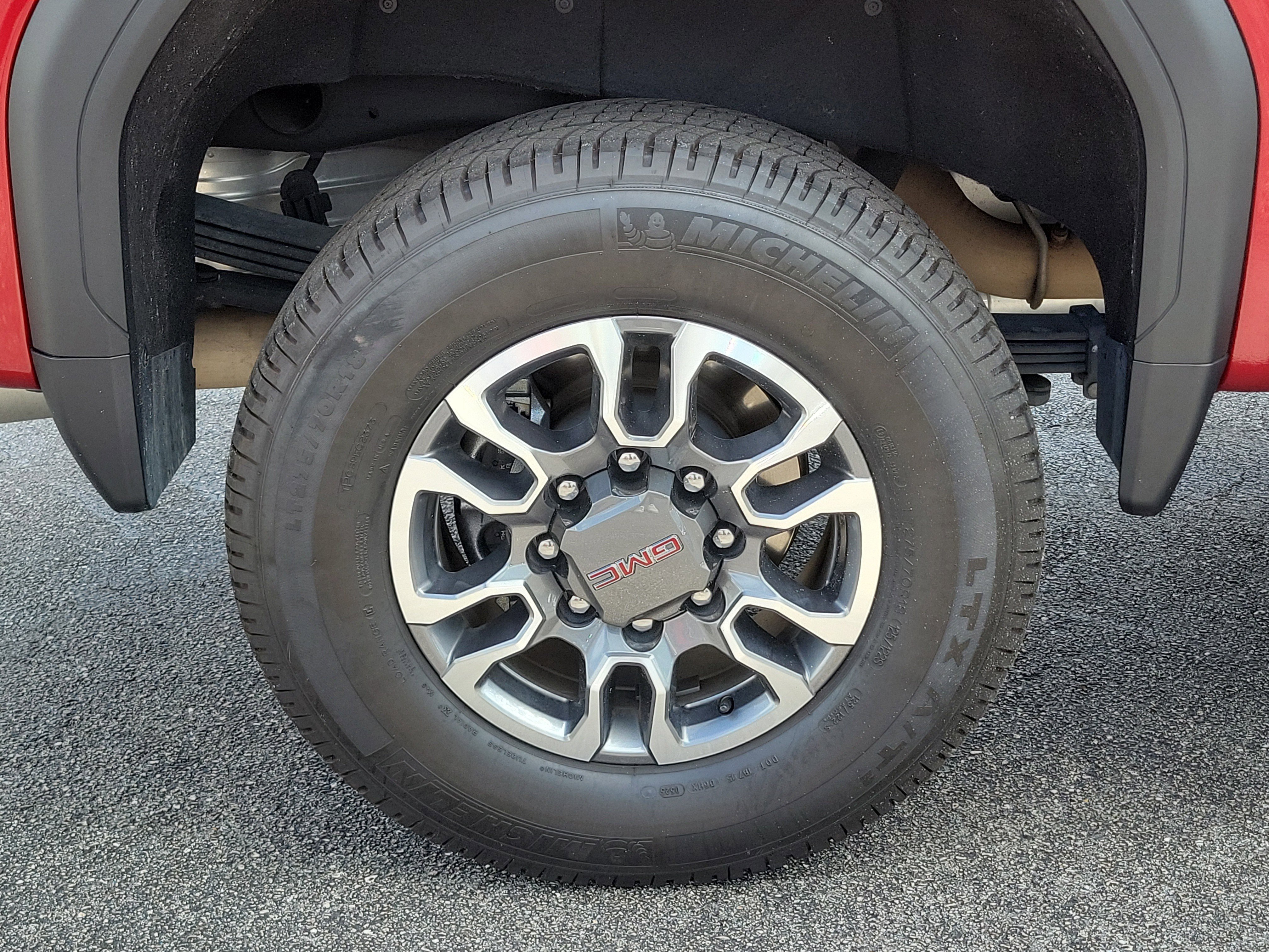 Used 2025 GMC Sierra 2500 SLT w/ SLT Premium Package image 9