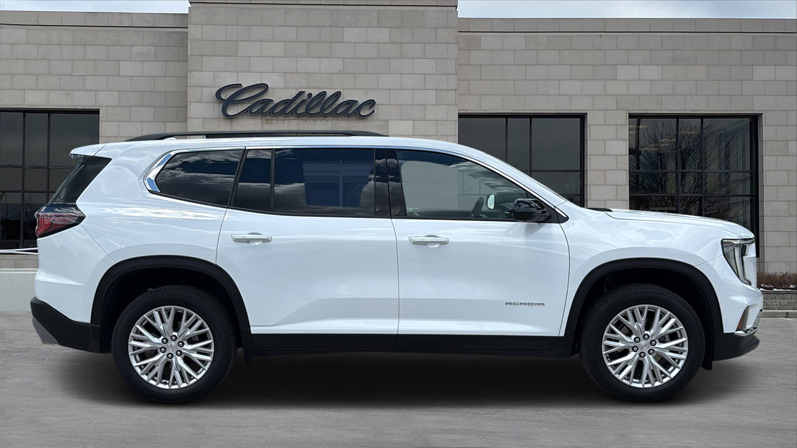 Used 2026 GMC Acadia Elevation w/ Elevation Premium Package FWD image 2