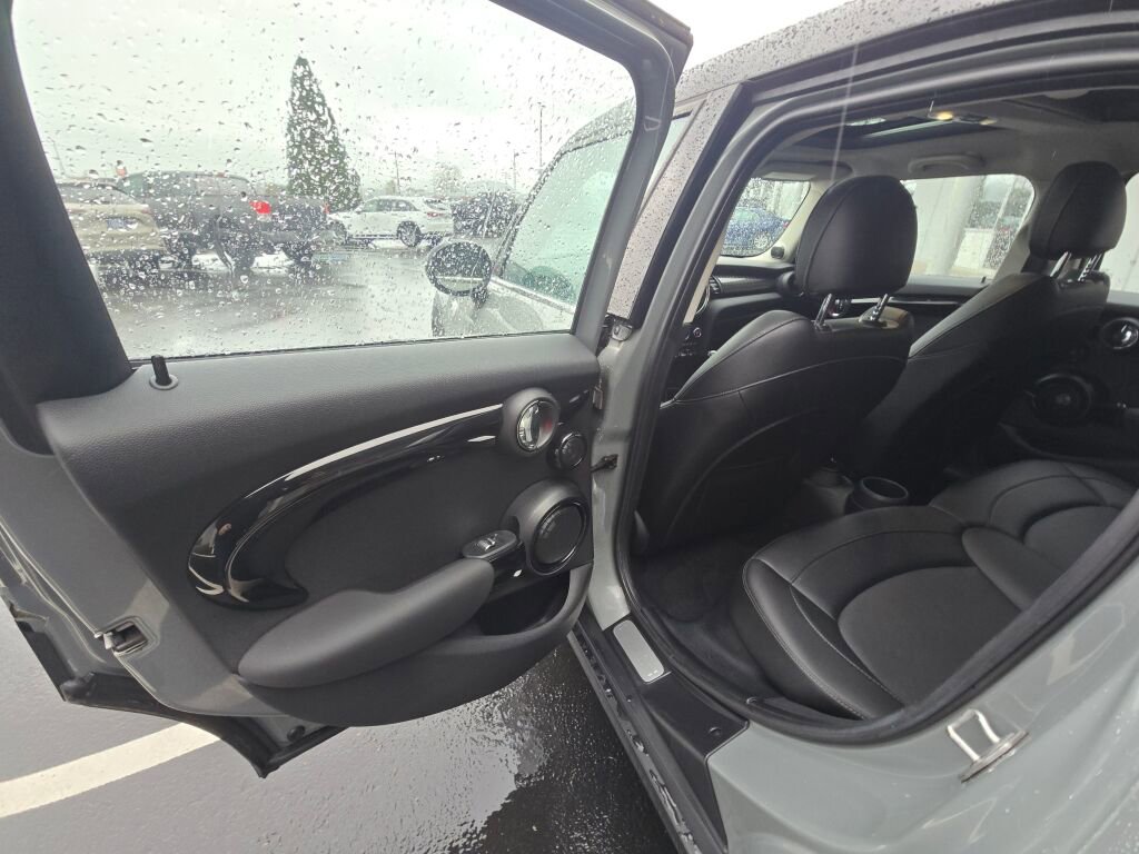 Used 2016 MINI Cooper S image 12