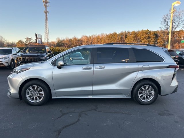 Used 2024 Toyota Sienna XLE image 11