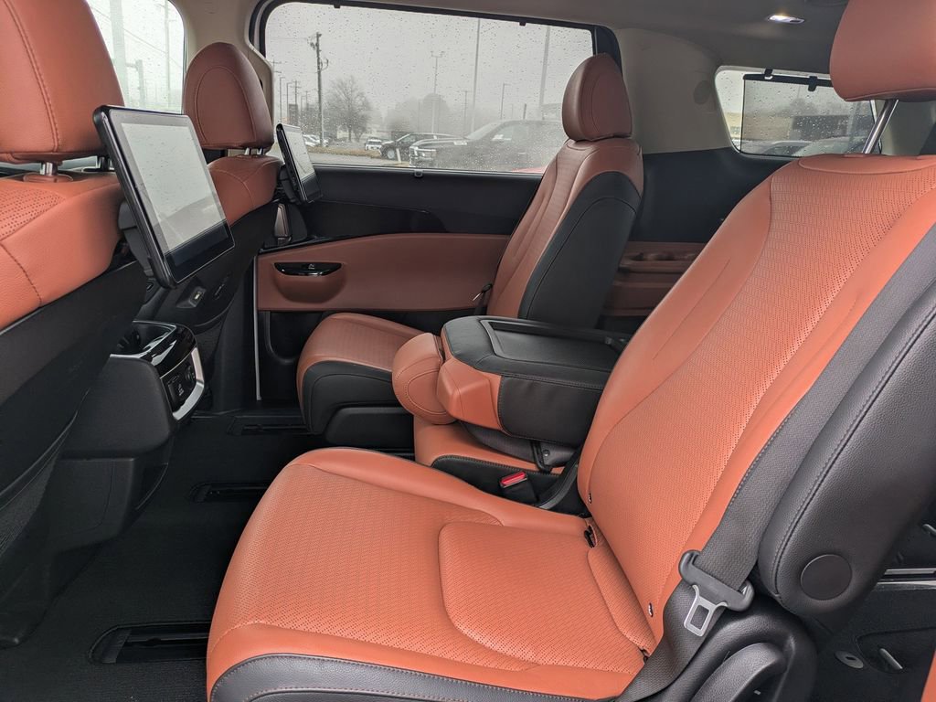 Used 2024 Kia Carnival SX Prestige image 14