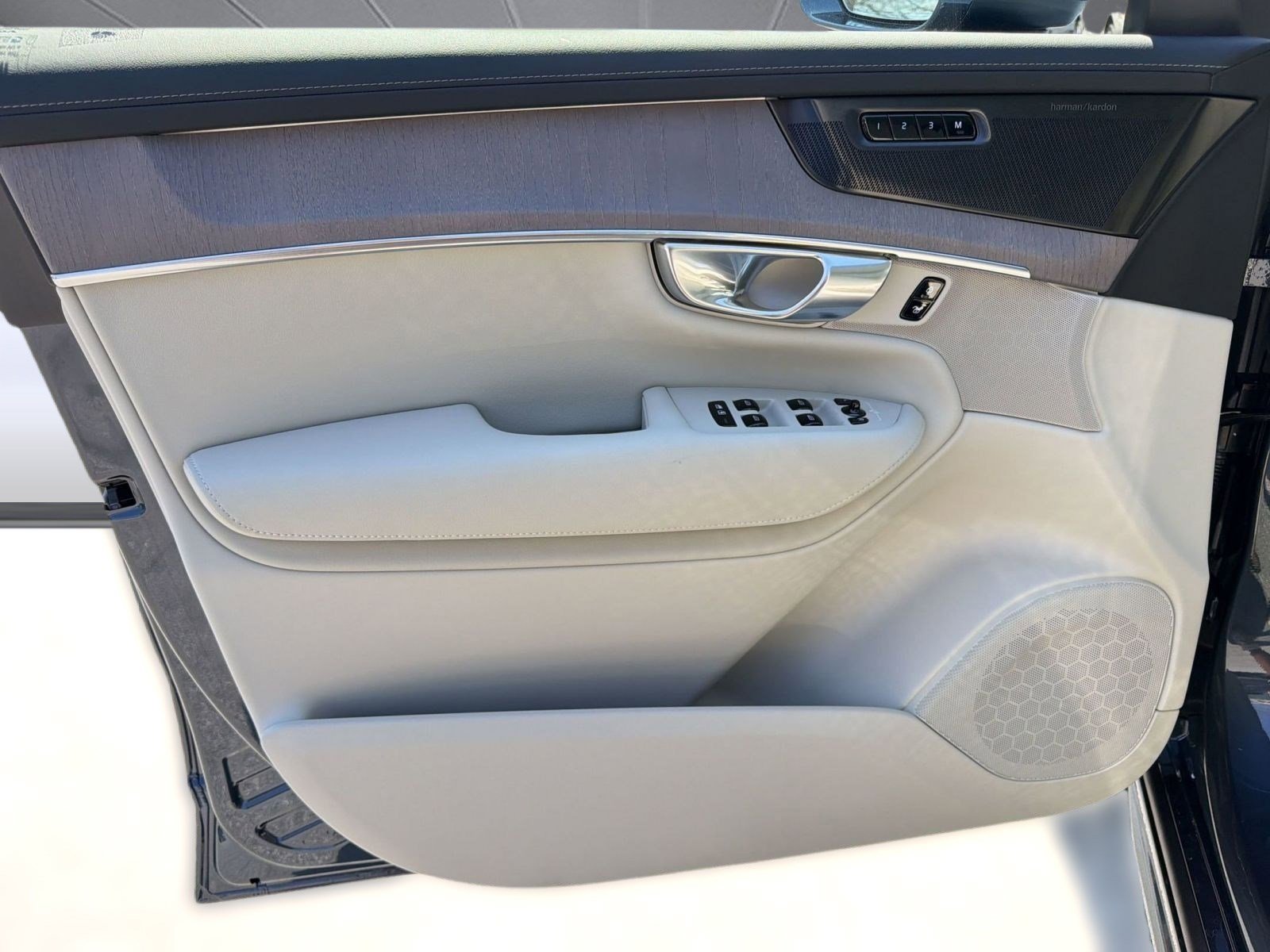 New 2026 Volvo XC90 T8 Ultra w/ Protection Package image 21