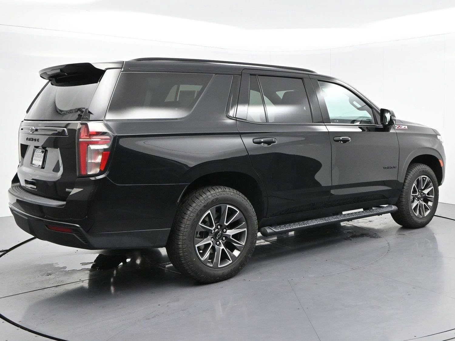 Used 2024 Chevrolet Tahoe Z71 w/ Luxury Package AWD/4WD image 7