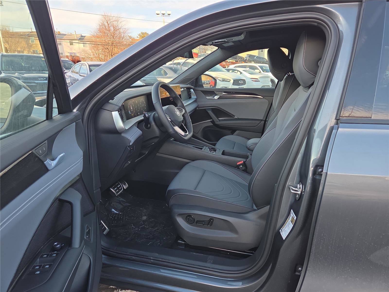 New 2026 Volkswagen Tiguan SE R-Line image 14