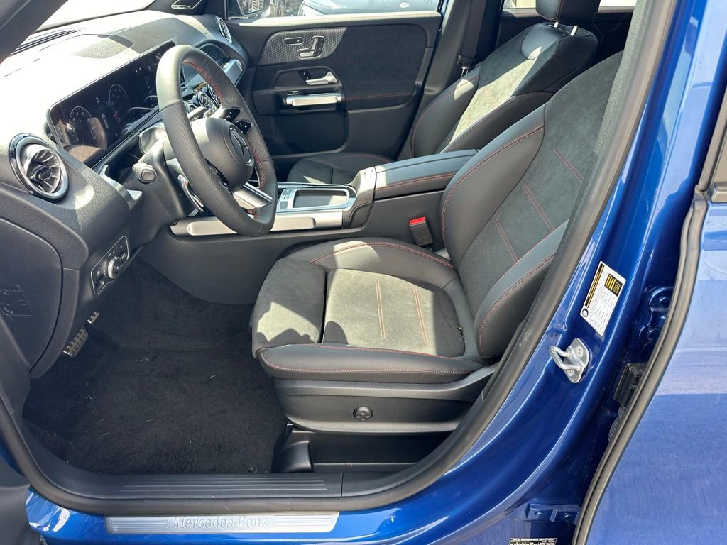 Used 2024 Mercedes-Benz GLB 250 image 15