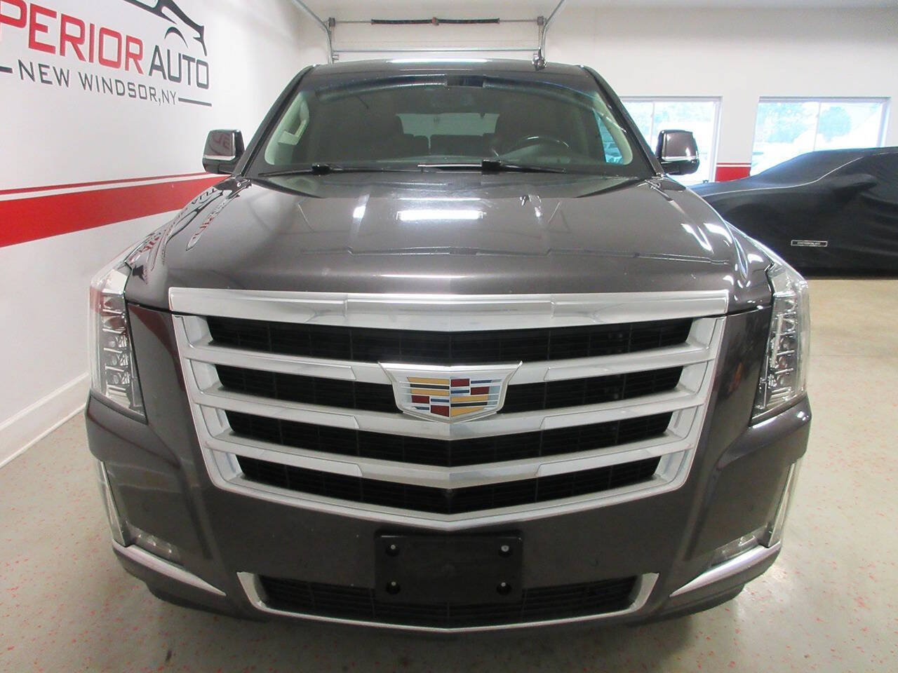 Used 2017 Cadillac Escalade Luxury AWD/4WD image 10