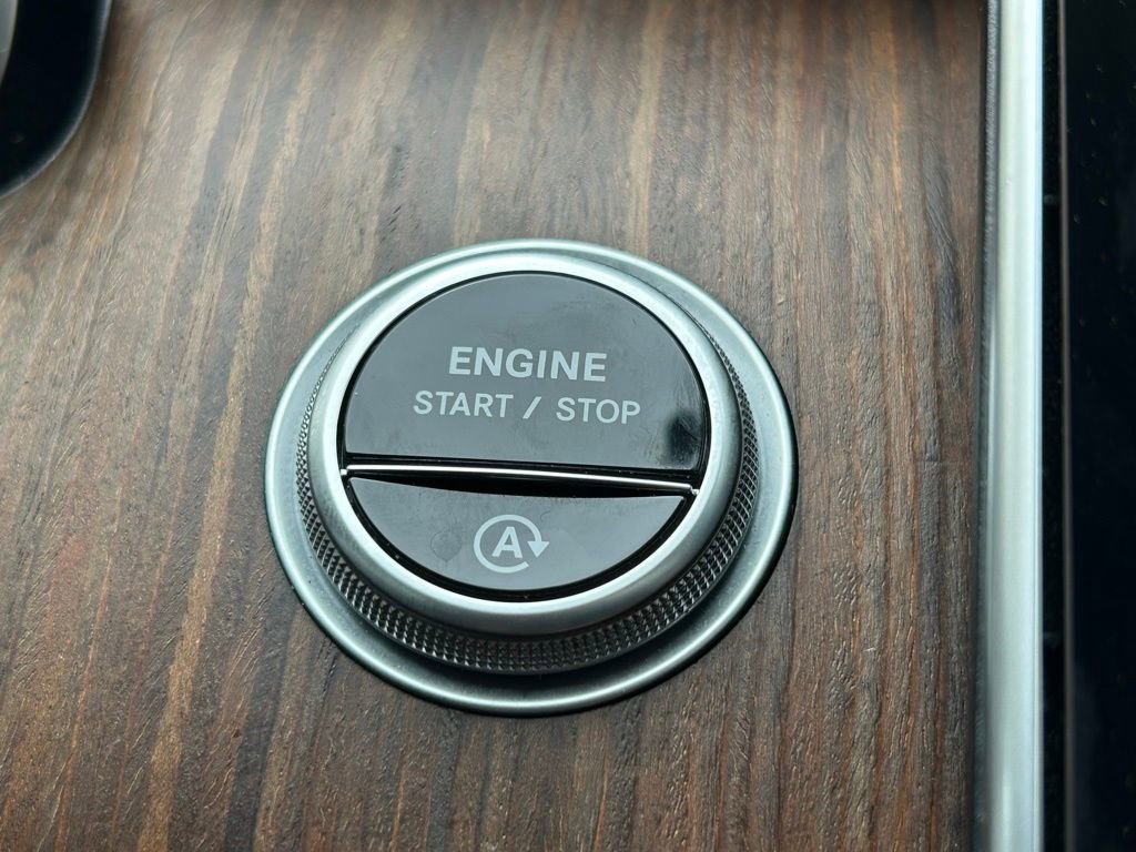 Used 2025 Mercedes-Benz C 300 4MATIC Sedan image 49