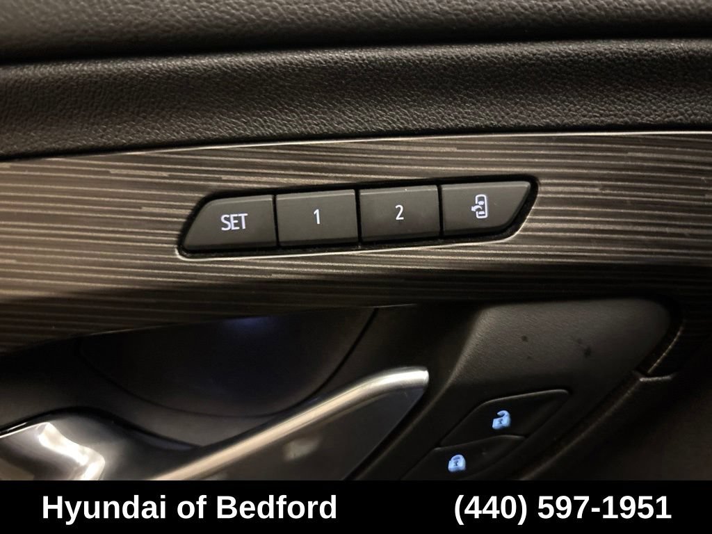 Used 2024 GMC Terrain SLT AWD/4WD image 11
