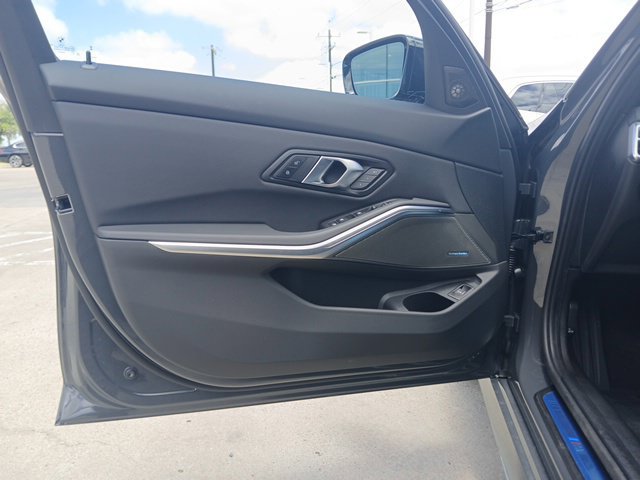 New 2026 BMW 330i Sedan w/ M Sport Package RWD image 16