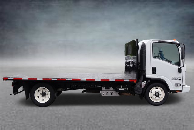 Used 2019 Isuzu NPR RWD image 2