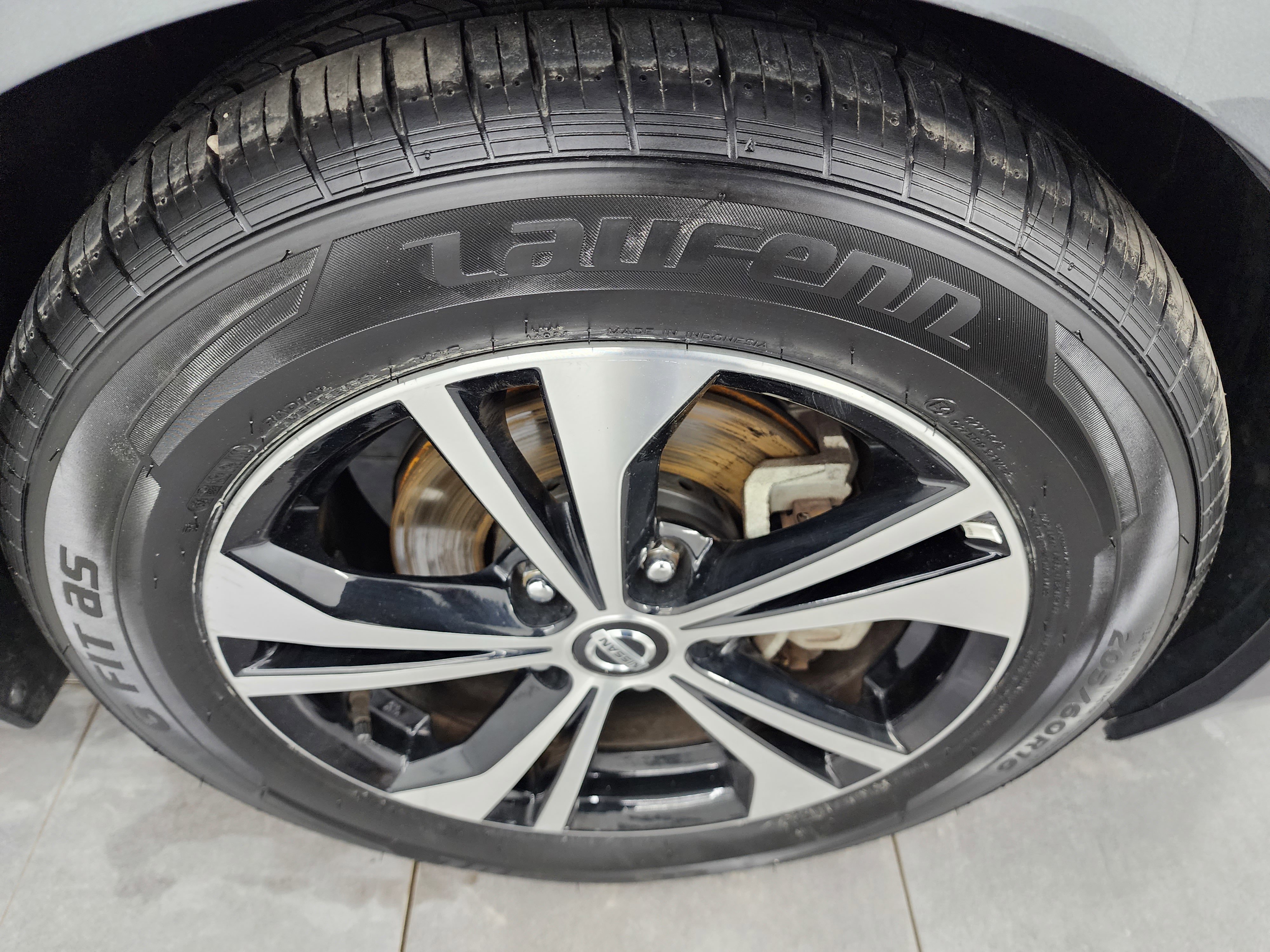 Used 2023 Nissan Sentra SV image 3