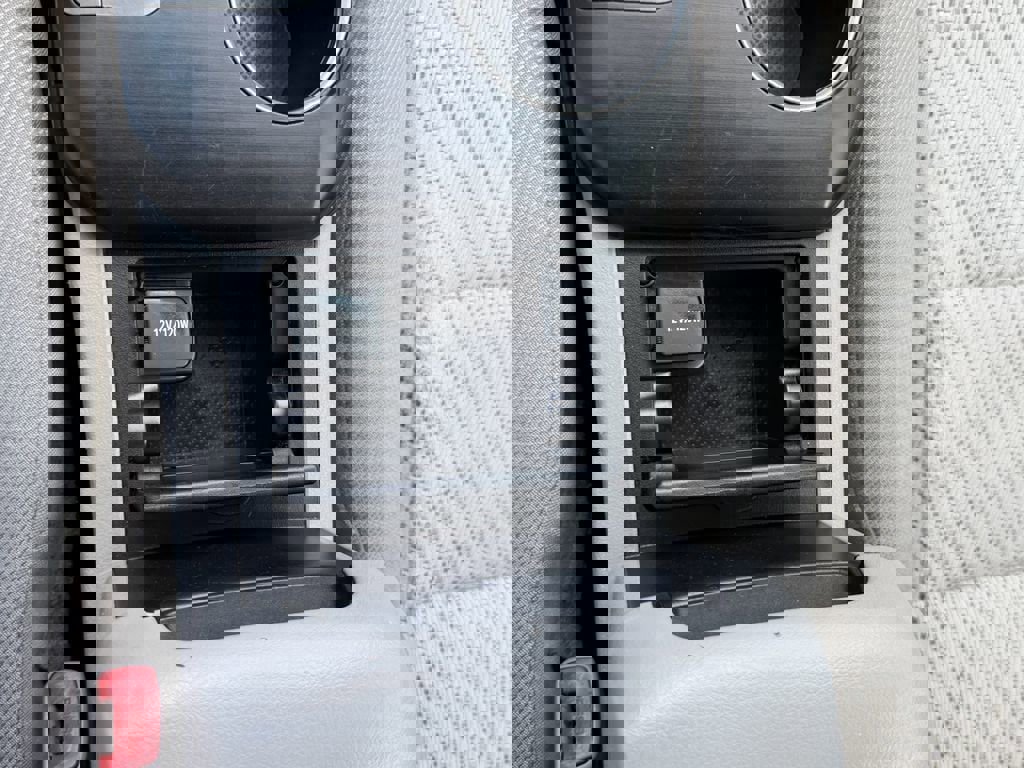 Used 2013 Toyota Camry LE image 25