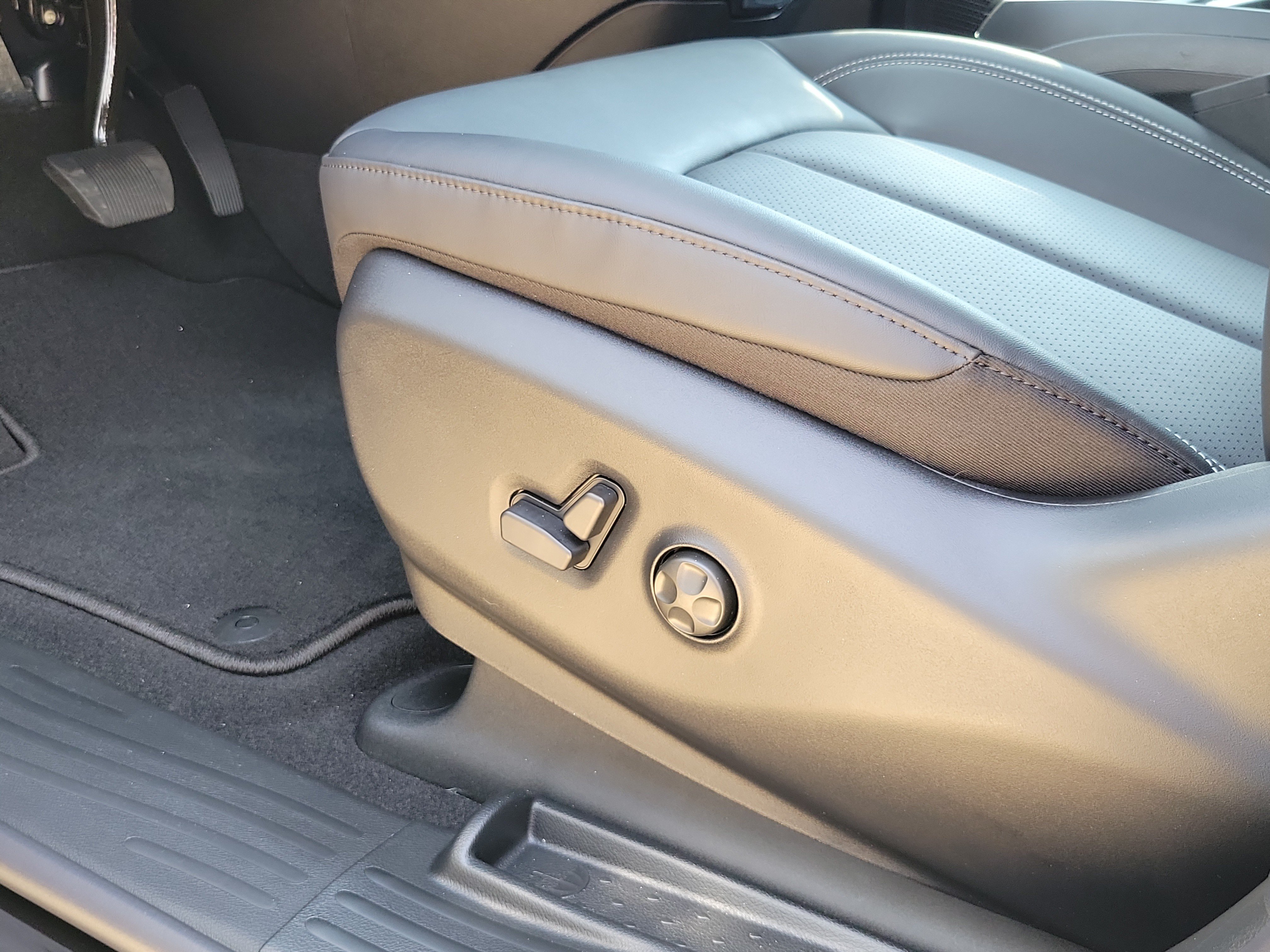 New 2027 Chrysler Pacifica Select FWD image 8