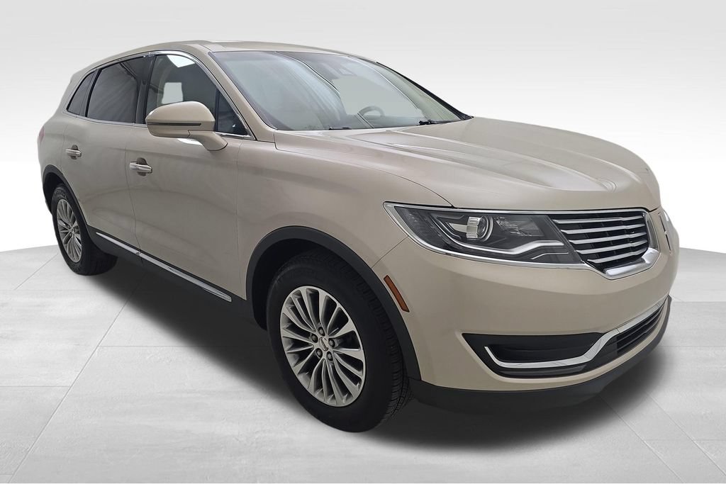 Used 2017 Lincoln MKX Select w/ Select Plus Package AWD/4WD image 2