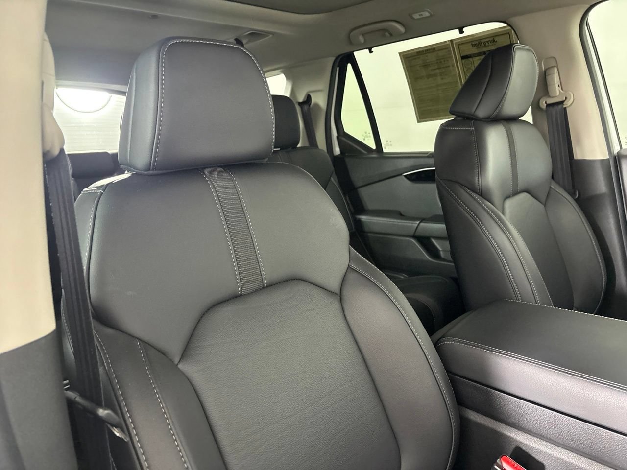 Used 2025 Honda Pilot Touring image 32