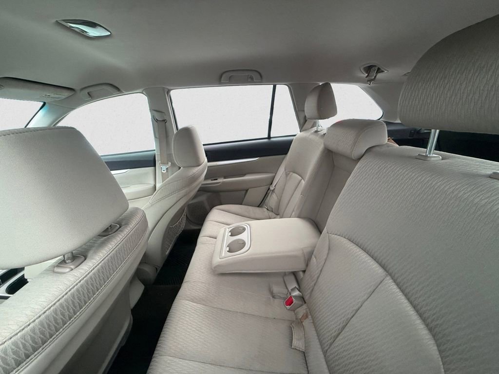 Used 2011 Subaru Outback 2.5i AWD/4WD image 8