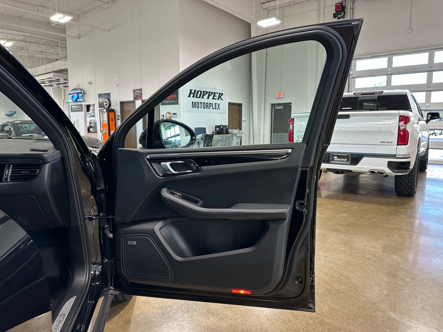 Used 2021 Porsche Macan S image 38