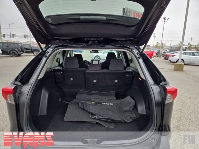 Used 2021 Toyota RAV4 LE image 25