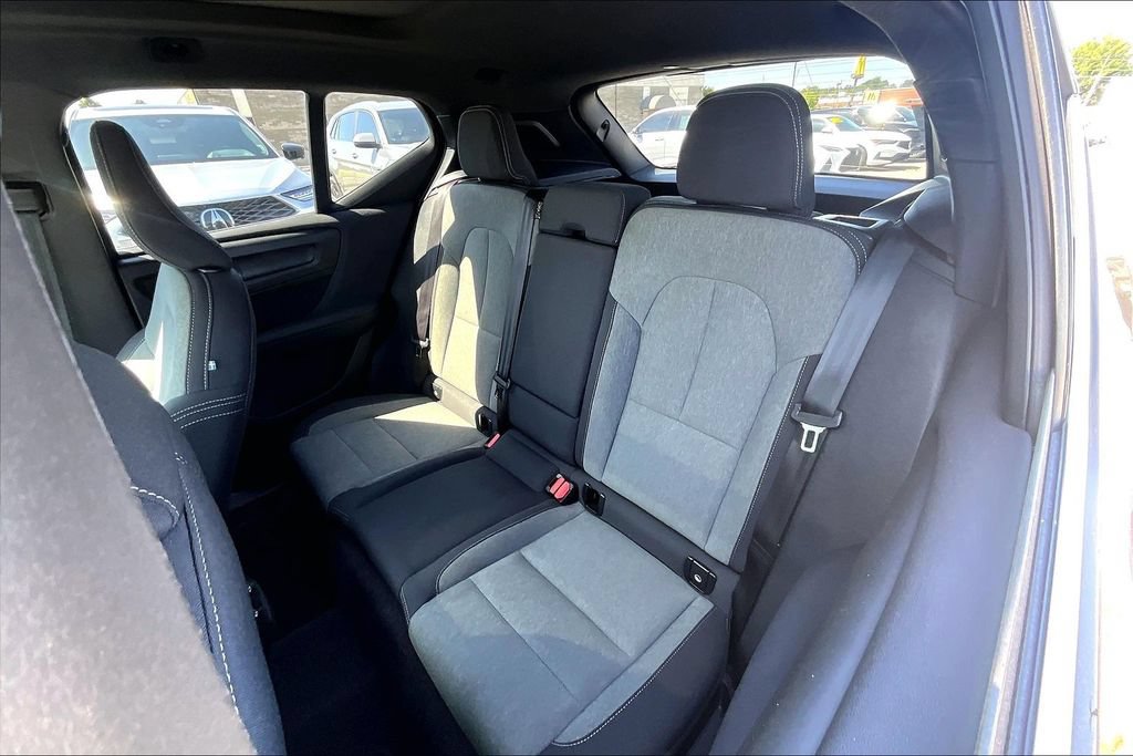 Used 2025 Volvo XC40 B5 Core AWD/4WD image 34