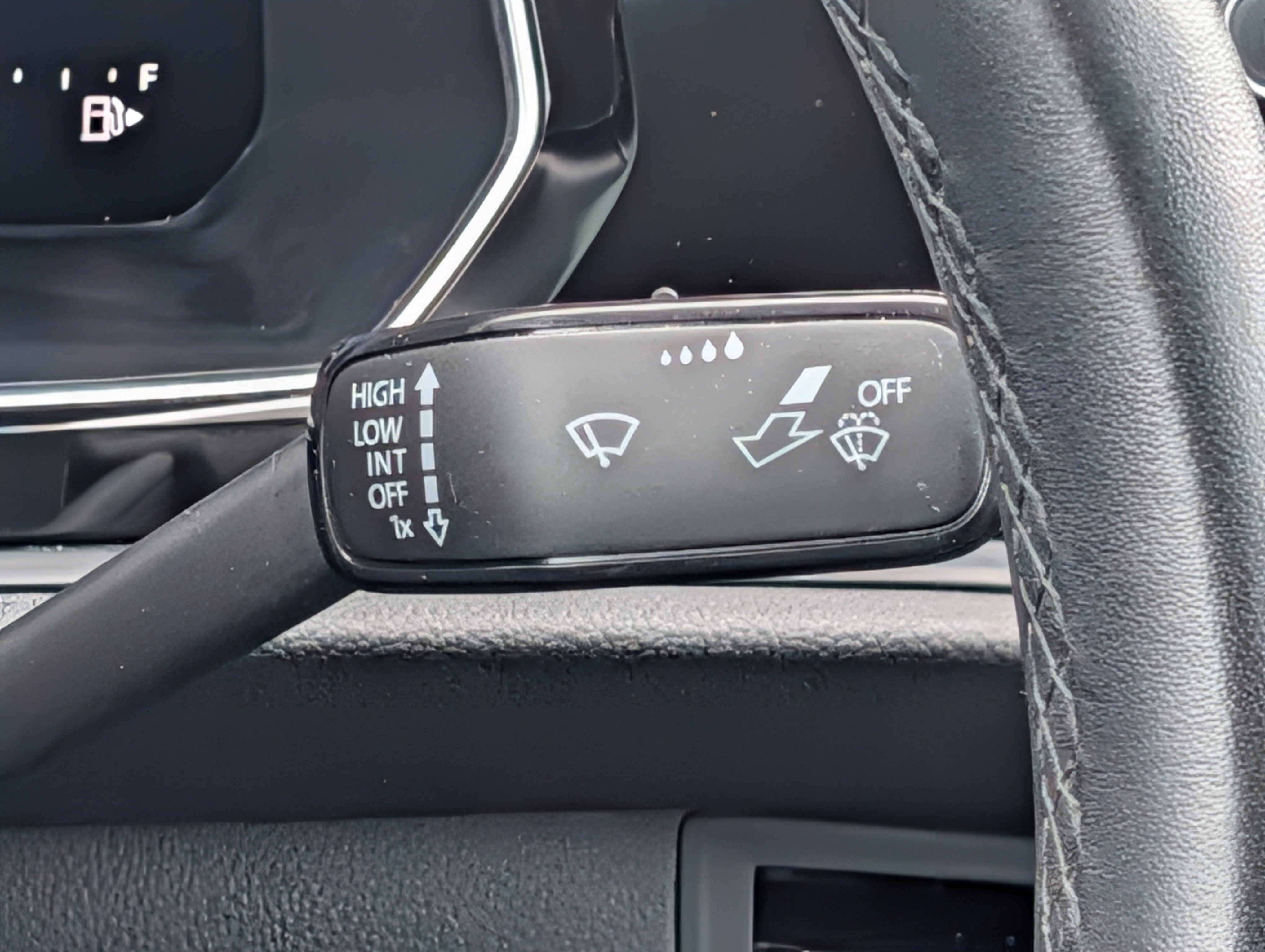 Certified 2022 Volkswagen Jetta SE w/ Panoramic Sunroof Package image 25