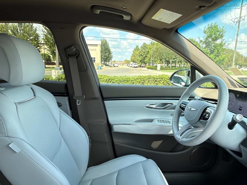Used 2026 Genesis GV70 2.5T Advanced AWD/4WD image 13
