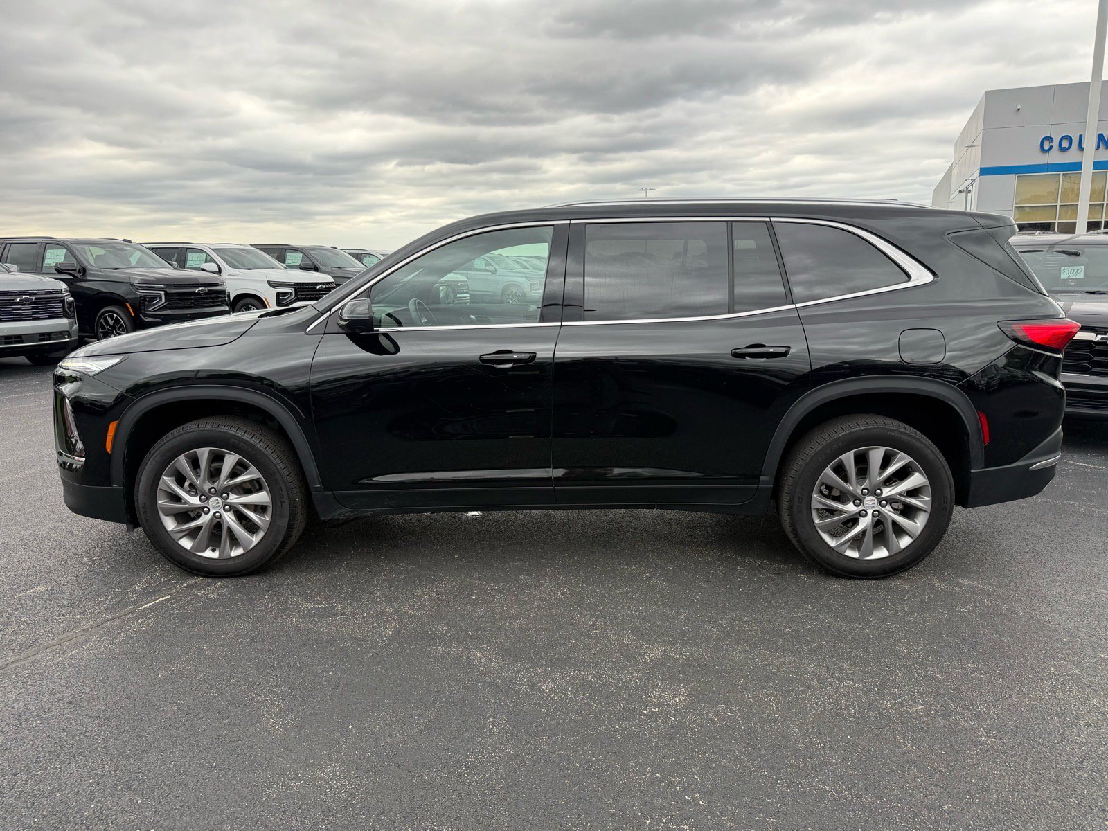 Used 2026 Buick Enclave Preferred w/ Power Package FWD image 2