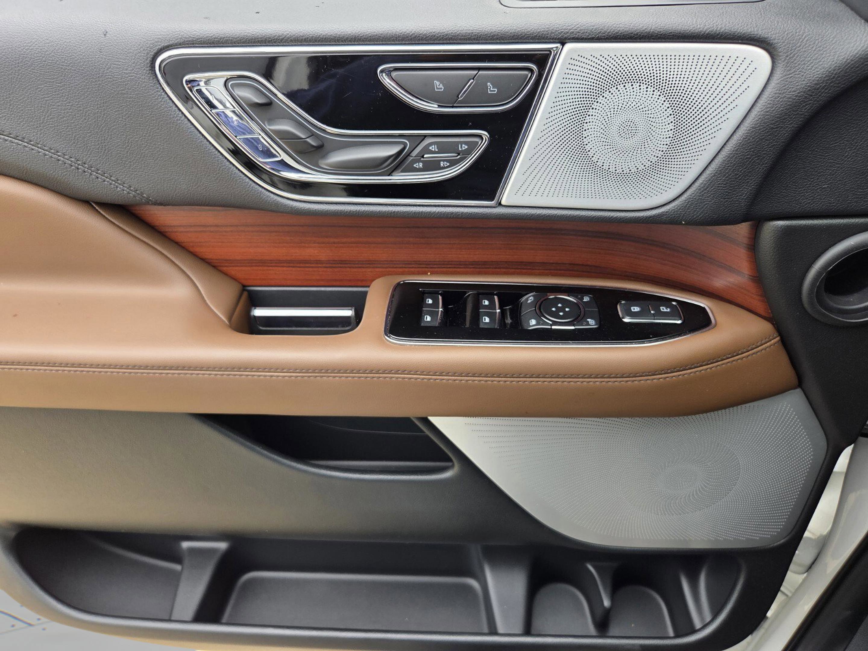 Used 2024 Lincoln Navigator L Reserve AWD/4WD image 14