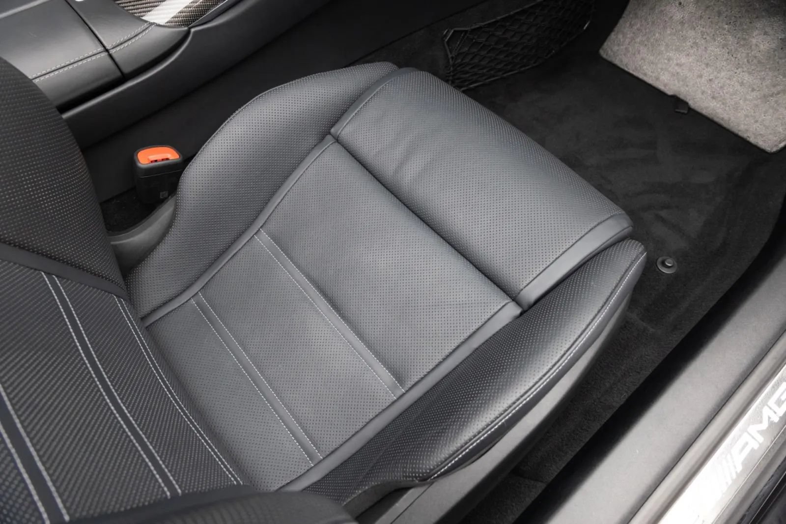 Used 2022 Mercedes-Benz SL 63 AMG 4MATIC w/ AMG Aerodynamic Package image 28