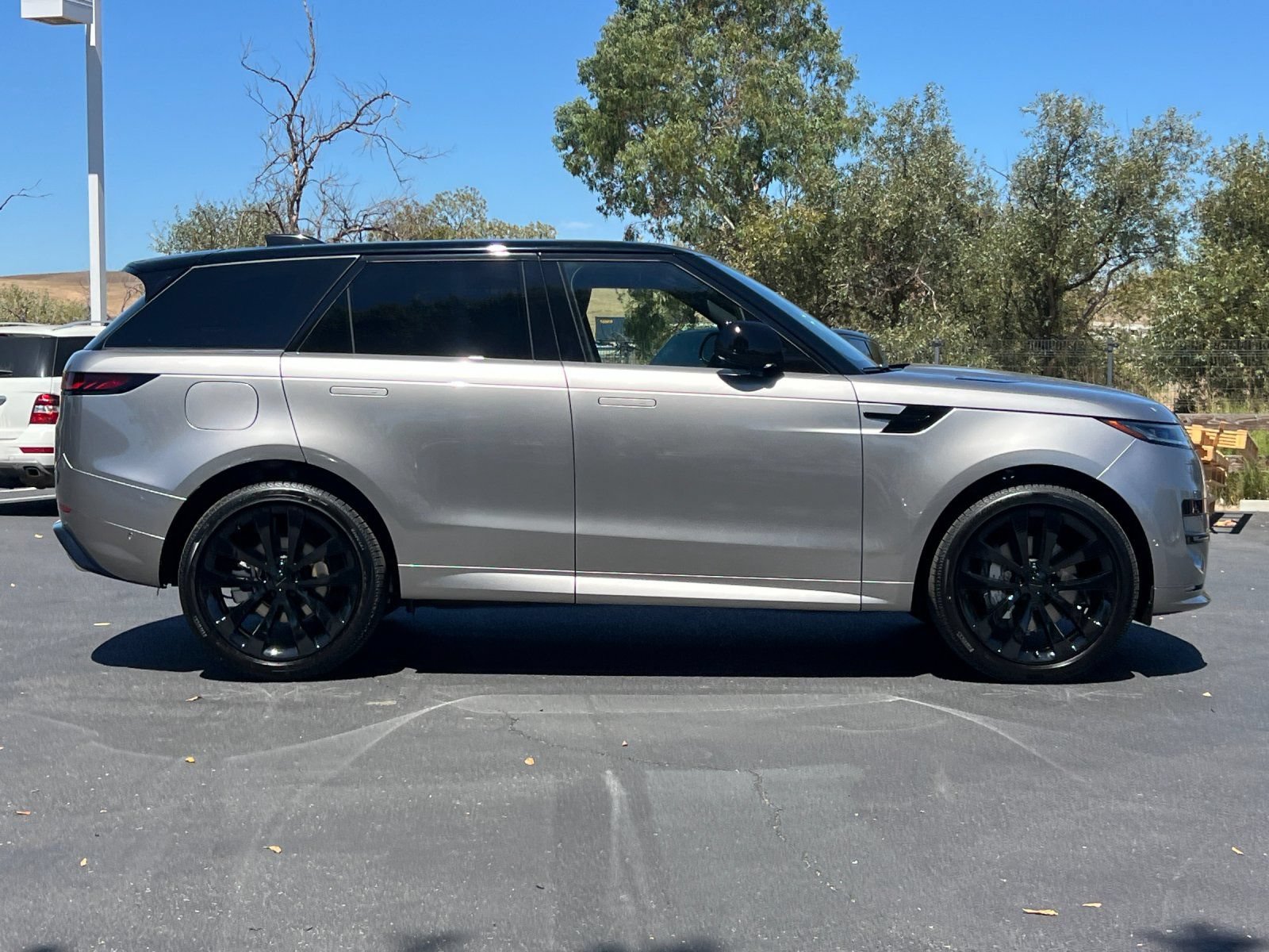 New 2026 Land Rover Range Rover Sport Dynamic SE AWD/4WD image 7
