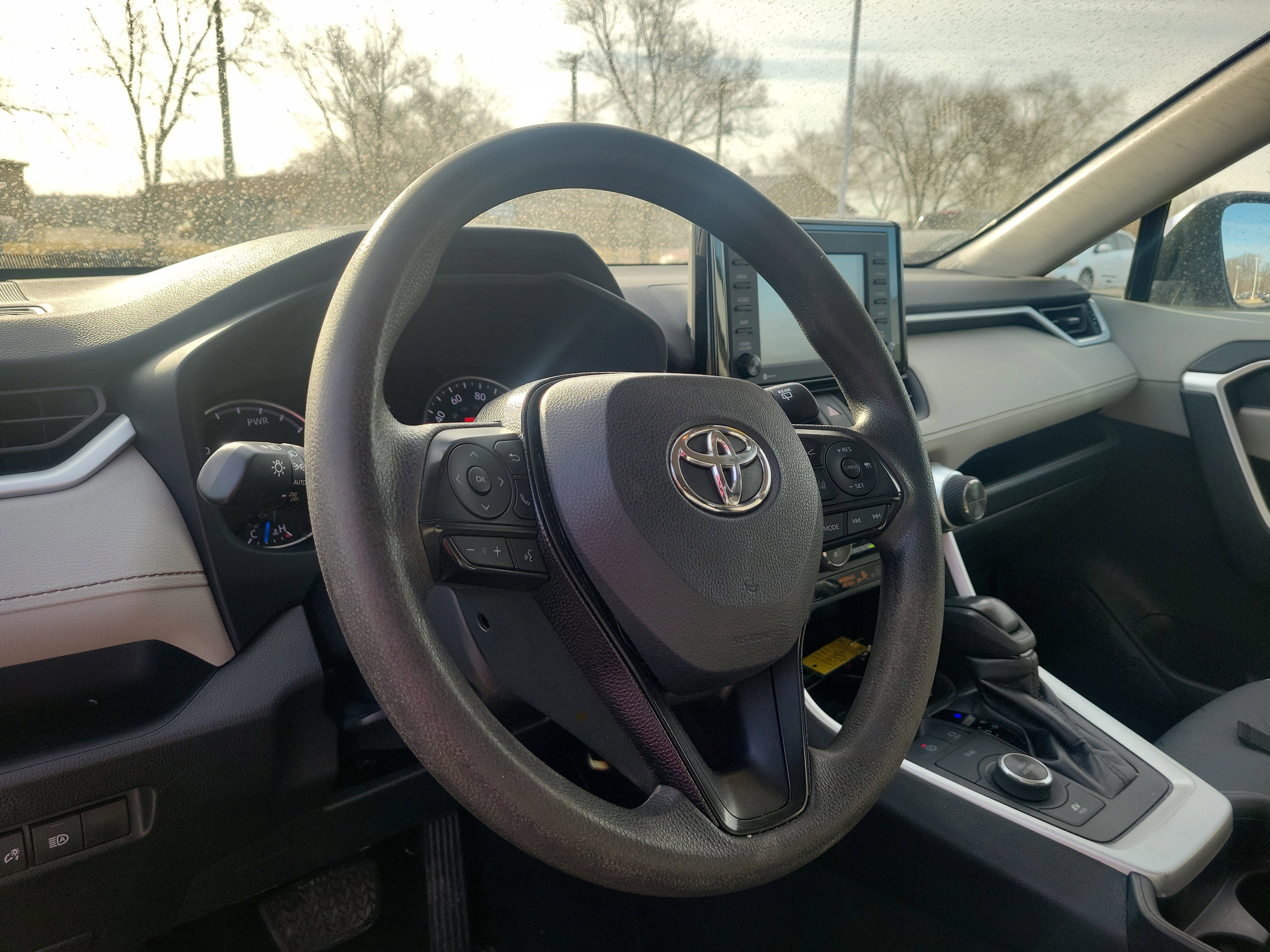 Used 2021 Toyota RAV4 XLE image 14