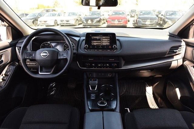 Certified 2025 Nissan Rogue SV image 8