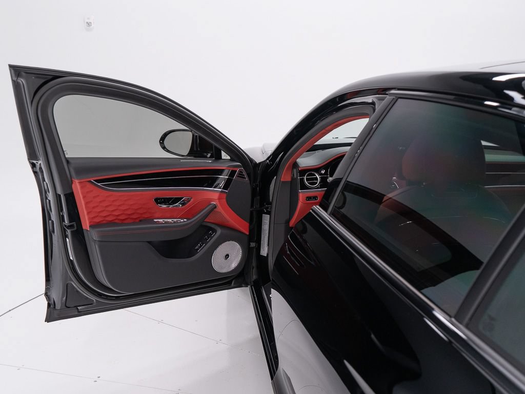 Used 2025 Bentley Flying Spur Plug-In Hybrid AWD/4WD image 10