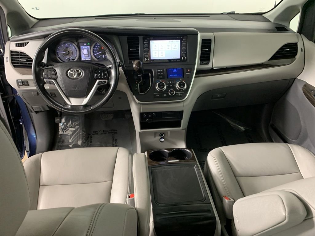 Used 2020 Toyota Sienna XLE FWD image 37