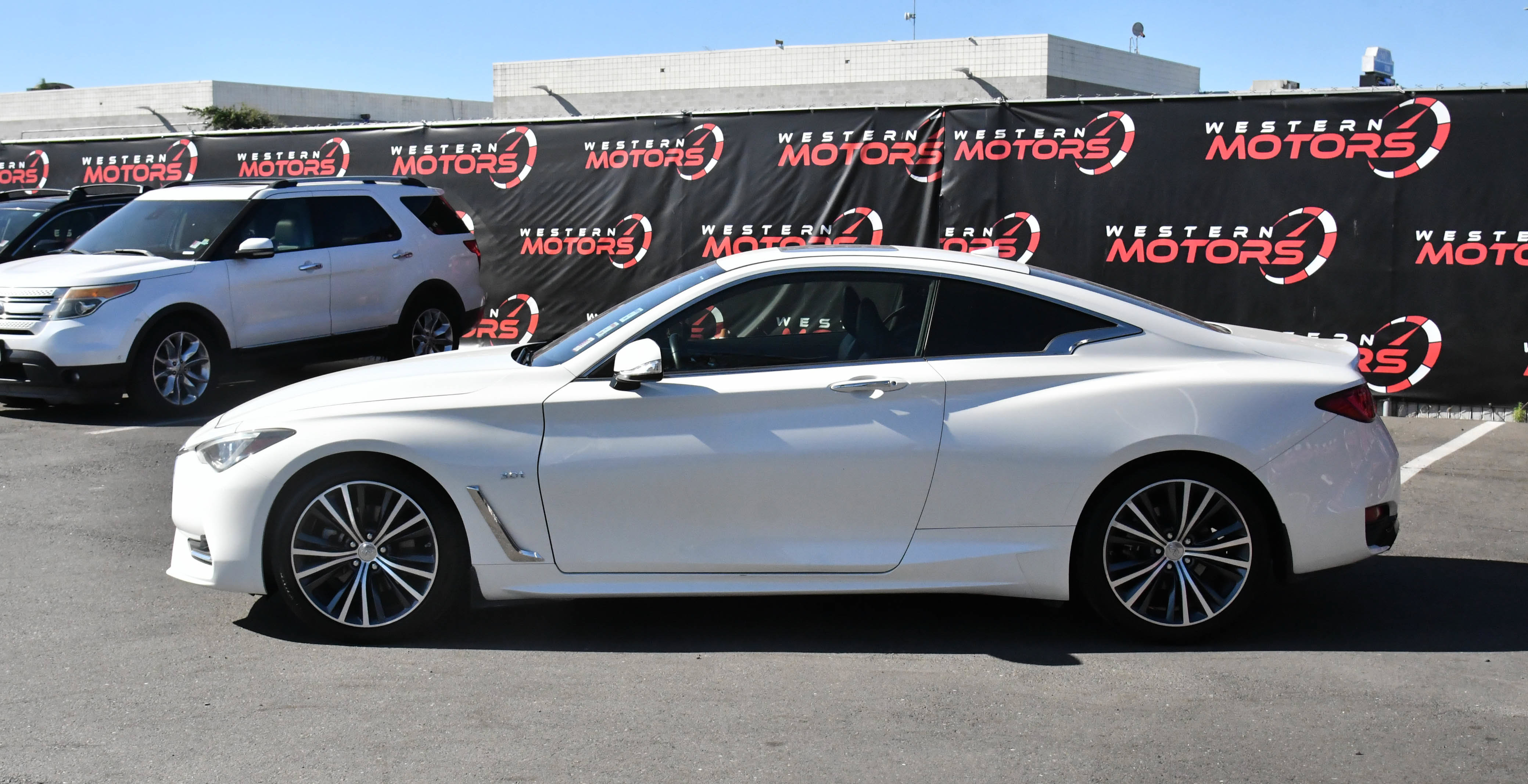 Used 2019 INFINITI Q60 3.0t Luxe w/ Essential Package RWD image 4
