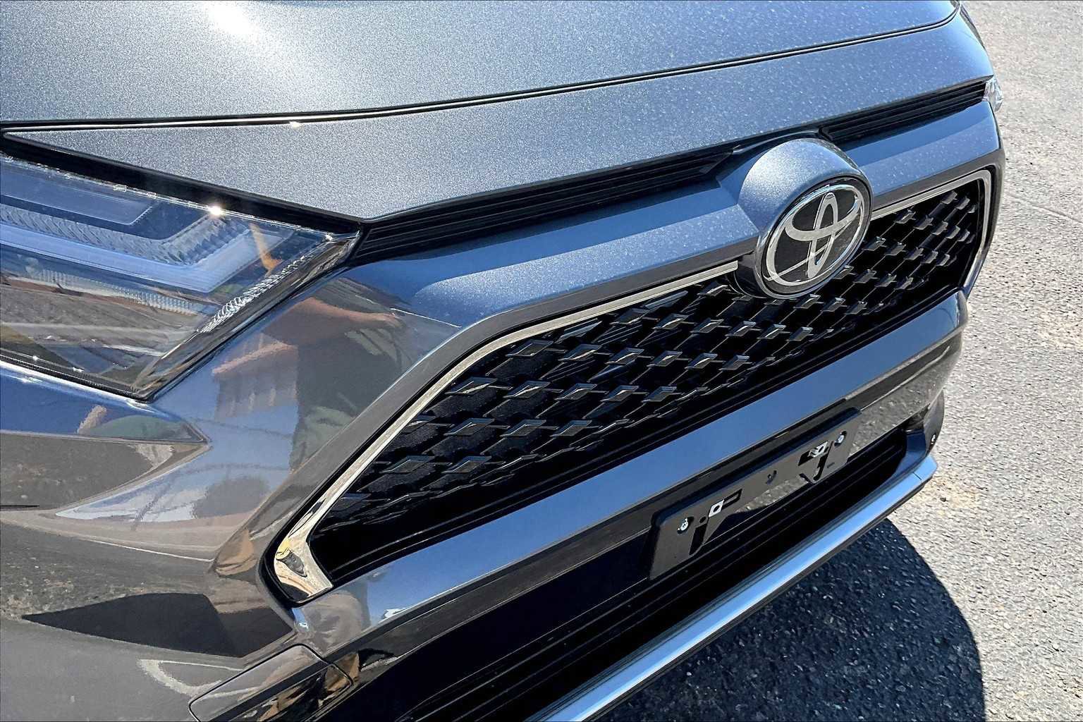 Certified 2025 Toyota RAV4 SE image 26