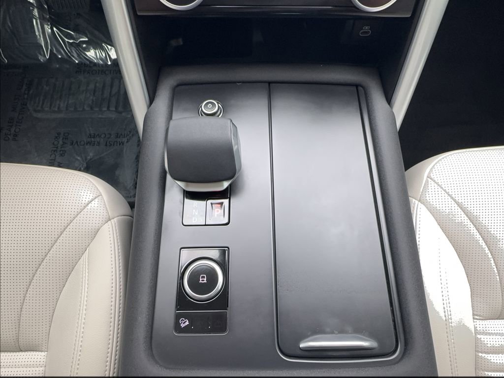 Used 2025 Land Rover Discovery S AWD/4WD image 30