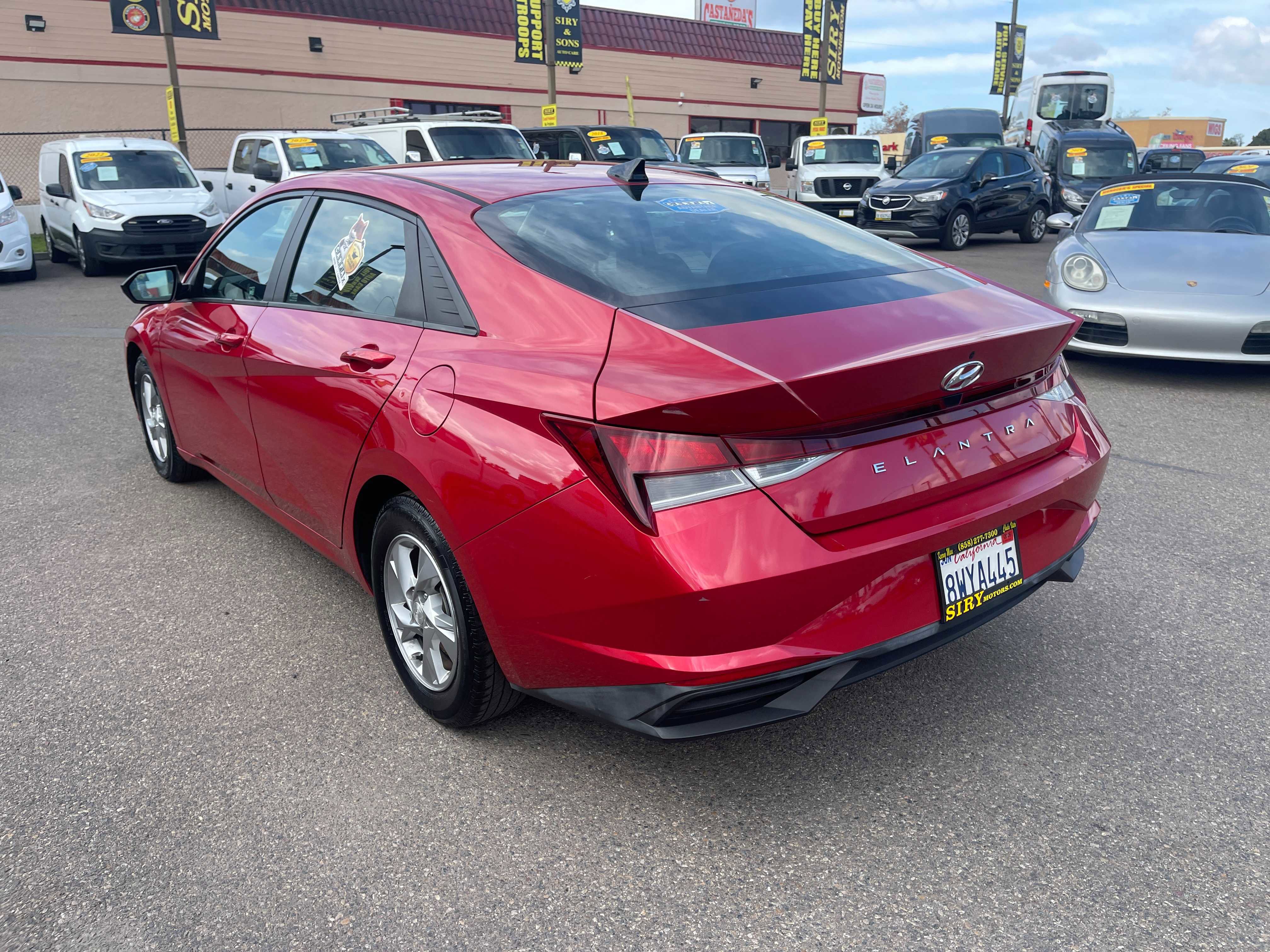 Used 2021 Hyundai Elantra SE FWD image 5