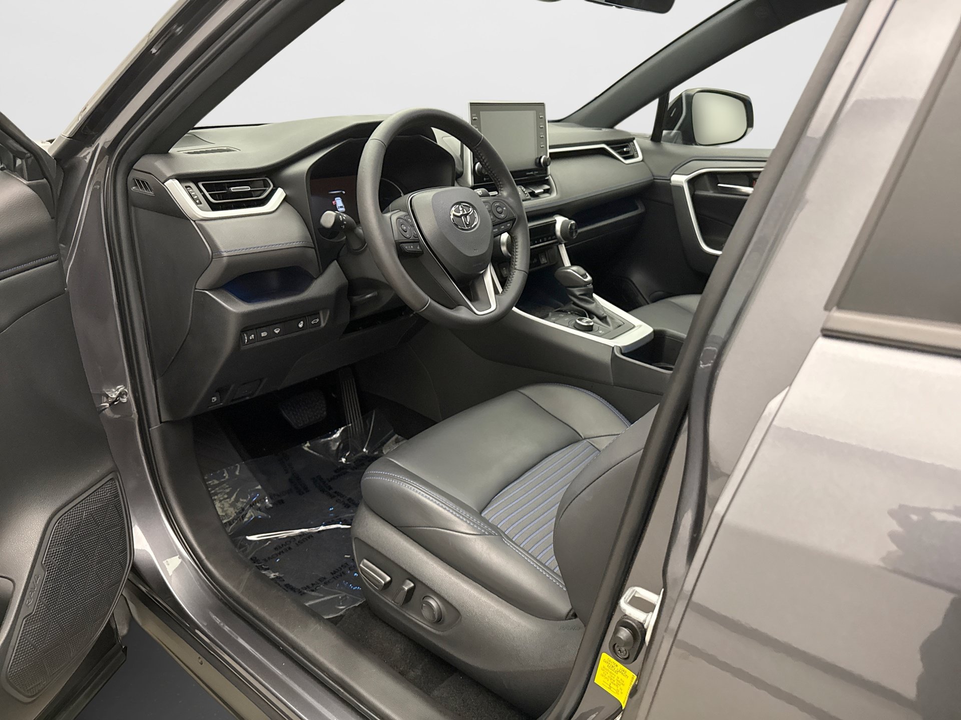 Used 2022 Toyota RAV4 XSE w/ XSE Grade Weather Package AWD/4WD image 10