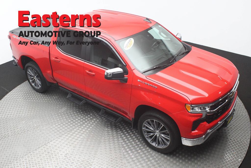 Used 2022 Chevrolet Silverado 1500 LT AWD/4WD image 3