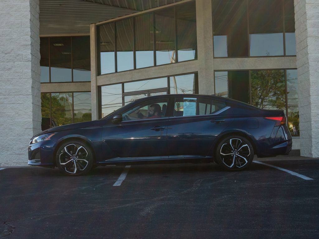 Used 2023 Nissan Altima 2.5 SR image 9