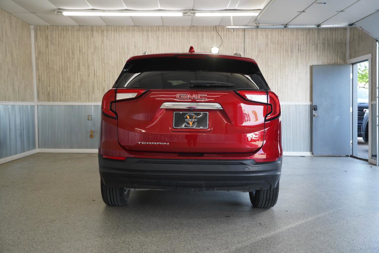Used 2023 GMC Terrain SLE w/ Driver Convenience Package FWD image 8