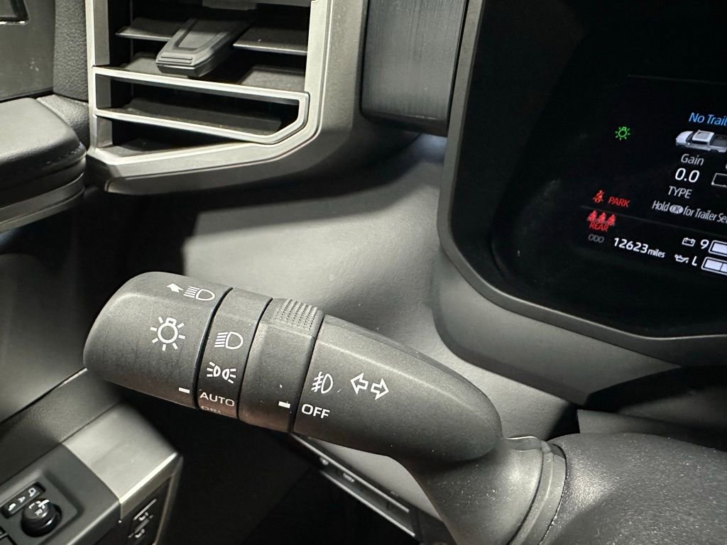 Used 2025 Toyota Tundra Platinum AWD/4WD image 21
