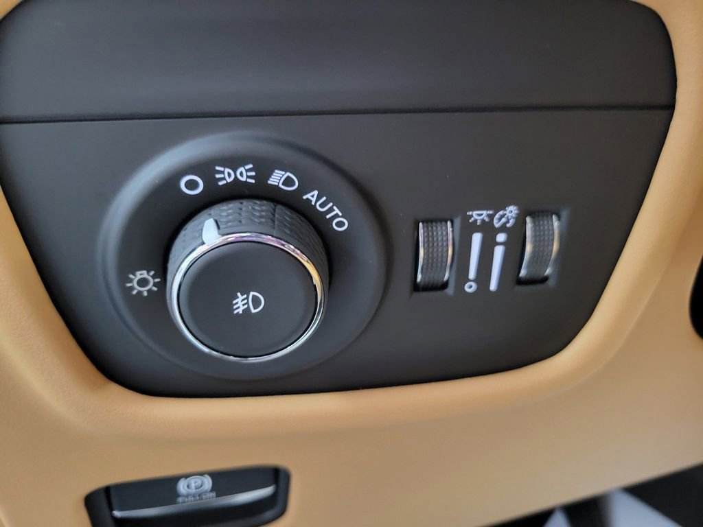New 2026 Jeep Grand Cherokee Summit AWD/4WD image 15