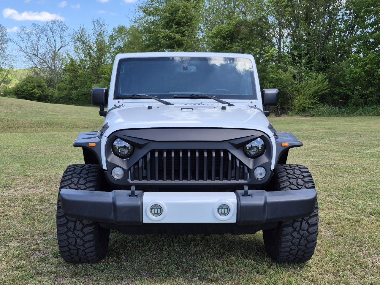 Used 2016 Jeep Wrangler Unlimited Sahara w/ Max Tow Package AWD/4WD image 13