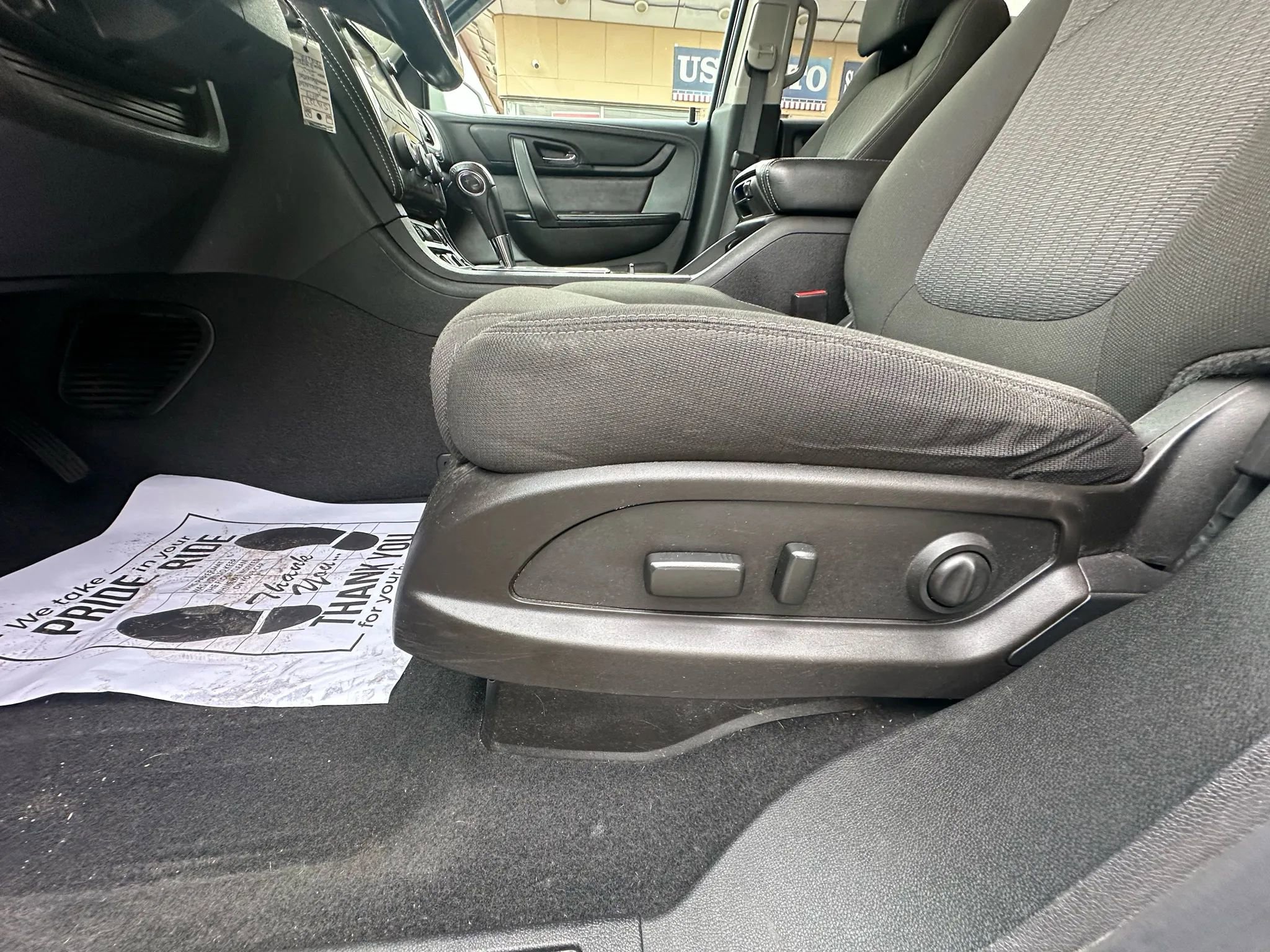 Used 2017 Chevrolet Traverse LT w/ Style and Technology Package image 14